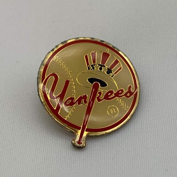 Vintage 90s MLB New York Yankees Retro Logo Collectible Lapel Pin - Picture 1 of 11